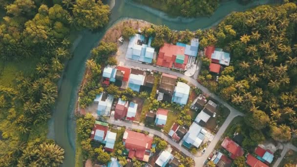 Вигляд зверху традиційний малайський кампунг на дорогу до Промислового парку Букіт Міняк.. — стокове відео