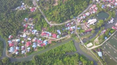 Hava manzaralı Bukit Tambun Malay köyü.