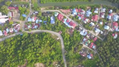 Bukit Tambun 'da balıkçı iskelesine giden tek yol.
