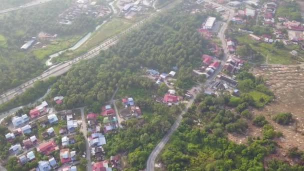 Luchtfoto Bukit Tambun stad en Chinese begraafplaats. — Stockvideo