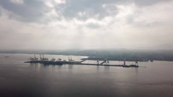 Fly over Penang Port, Malajzia - Észak-Butterworth konténerterminál (NBCT)) — Stock videók