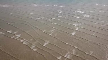 Kuala Muda, Penang 'da hava görüntüsü kahverengi renk dalgası.