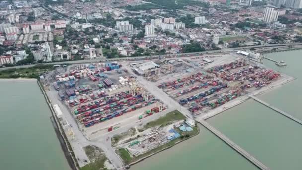 Flygfoto container terminal, Butterworth, Penang. — Stockvideo