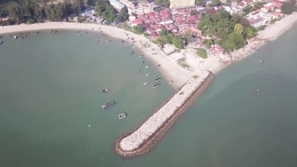 Letecký rybářský dok poblíž Tanjung Tokong, Gurney, Malajsie. — Stock video