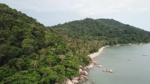 きれいな砂の楽園を空飛ぶ｜Permatang Damar Laut,ペナン. — ストック動画