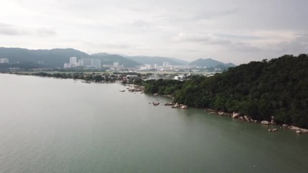 Aerial view Permatang Damar Laut fishing village. — Stock Video