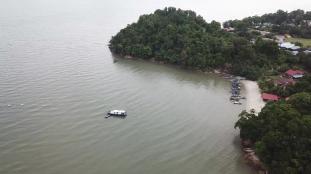 Desa nelayan pesisir di Gertak Sanggul, Penang, Malaysia. — Stok Video