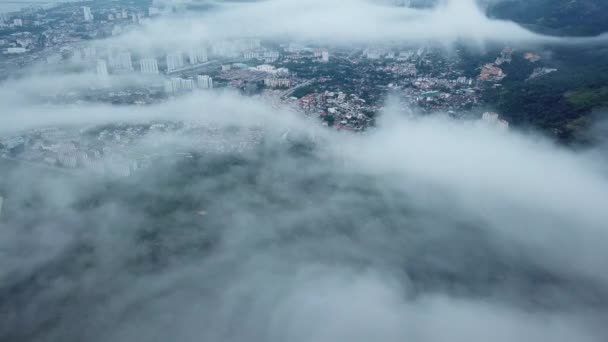 Luchtvlieg richting Ayer Itam stad, Penang. — Stockvideo