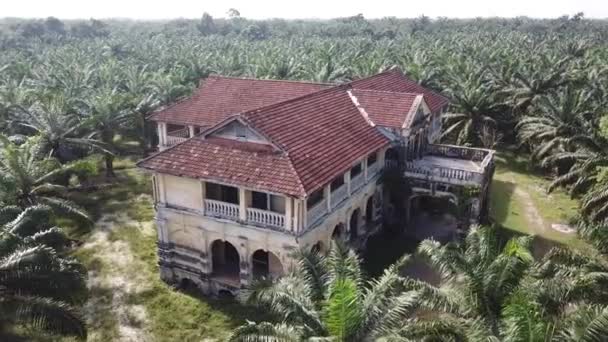 Aerial orbiting haunted mansion 99 doors after abandoned at Penang, Malaysia. — Stock Video