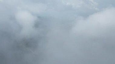 Ayer Itam barajıyla bulutların üzerinde yeşil ormanlarla uçmak