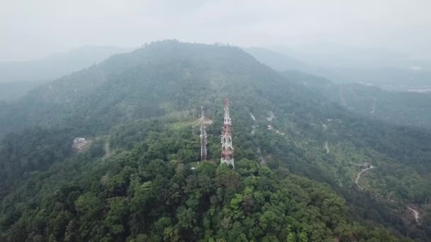 Torre de telecomunicaciones, torre de teléfono móvil — Vídeos de Stock