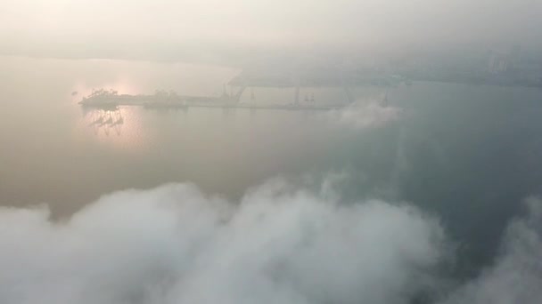 Flygfoto hamn på morgonen — Stockvideo