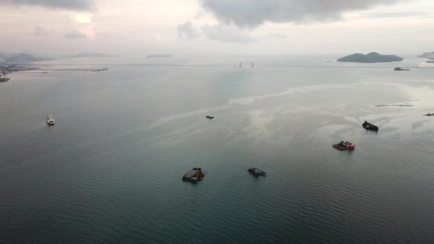Buque aéreo, buque en el Estrecho de Malaca — Vídeos de Stock