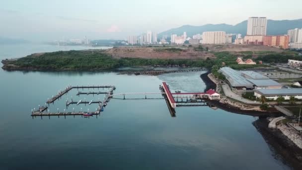 Vue aérienne jetée de pêcheur à Jelutong Drive — Video