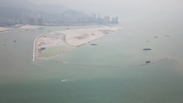 Isla aérea artificial construida con tierra de recuperación — Vídeo de stock