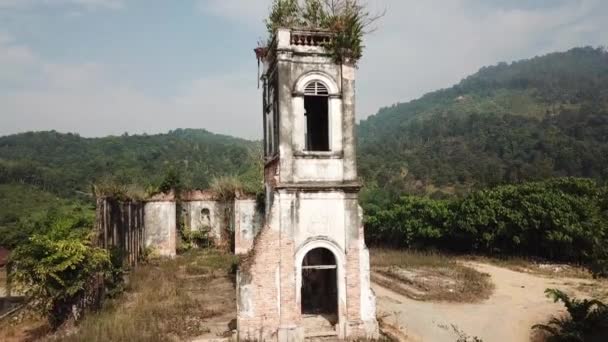 Aerial view structure abandoned Church of the Sacred Heart of Jesus, Pagar Tras — 图库视频影像