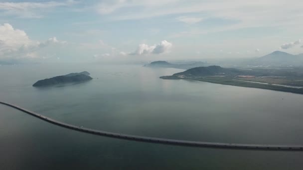 Panorámica aérea Penang Segundo puente de Pulau Aman — Vídeos de Stock