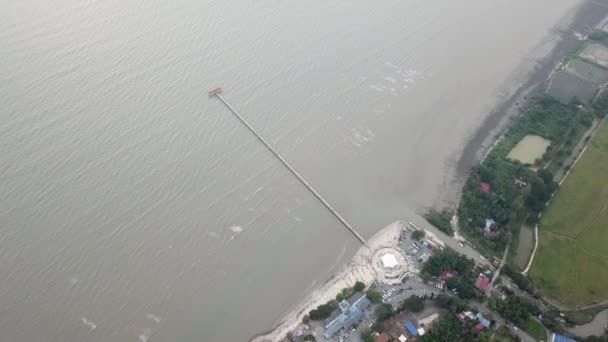 Vista aérea embarcadero Pantai Murni waterfront — Vídeo de stock