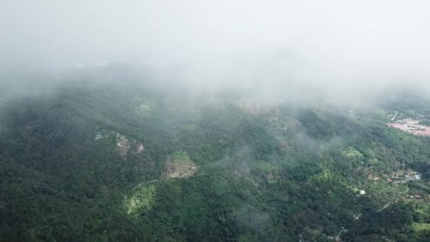 Vue aérienne de la colline près d'Ayer Itam — Video