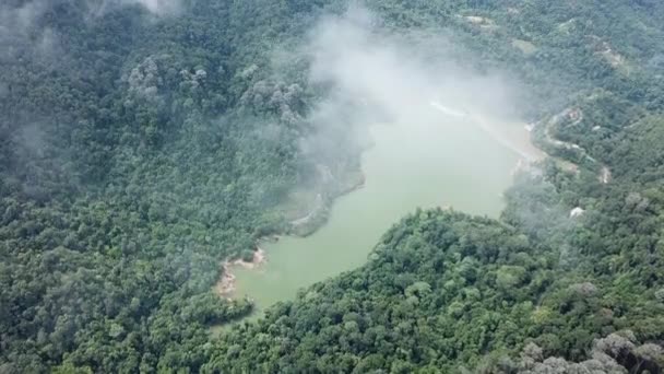 Volar hacia la presa Ayer Itam — Vídeo de stock