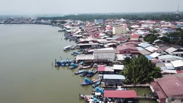 Pemandangan udara jangkar perahu nelayan — Stok Video