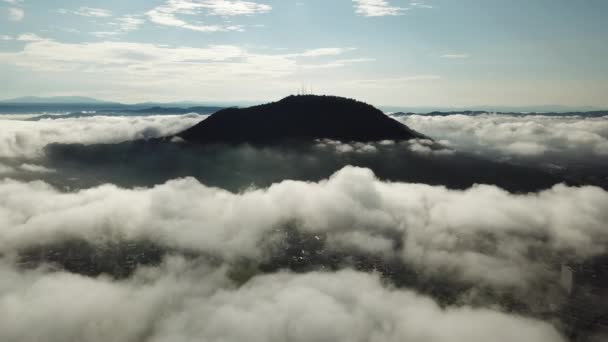 Hava bulutu Malezya 'daki Bukit Mertajam' ın küçük kasabasında hareket ediyor. — Stok video