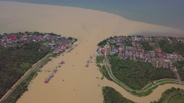 Vista aérea estuario pueblo de pescadores . — Vídeo de stock