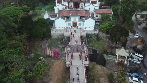 Luchtfoto Thean Kong Thnuah Tempel tijdens Chinees Nieuwjaar. — Stockvideo