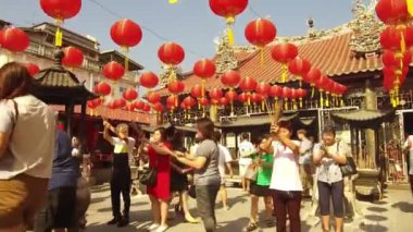 Gilbal, Merhamet Tanrıçası Tapınağı 'nda Çinlileri vurdu..