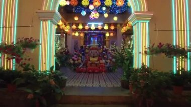 Gimbal, Çin 'in refah tanrısına doğru bir atış yaptı..