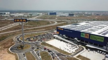 IKEA deposunun hava döndürme görüntüsü.