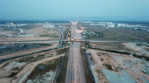 Terbang udara di kota pengembangan dekat tol Penang jembatan kedua. — Stok Video