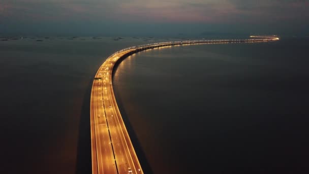 Tráfico aéreo de automóviles en el Segundo Puente de Penang . — Vídeos de Stock