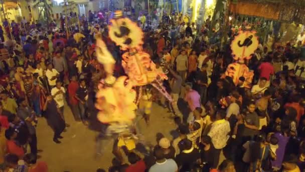 Devotees carry colorful kavadi is a significant experience — Stock Video