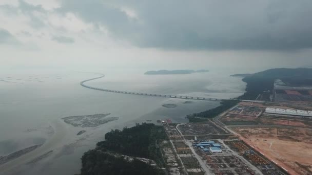 Vista aérea Batu Kawan en desarrollo con Penang segundo puente en segundo plano . — Vídeo de stock