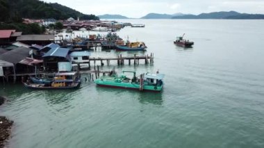 Pangkor Adası 'nda uçan balıkçı teknesi..