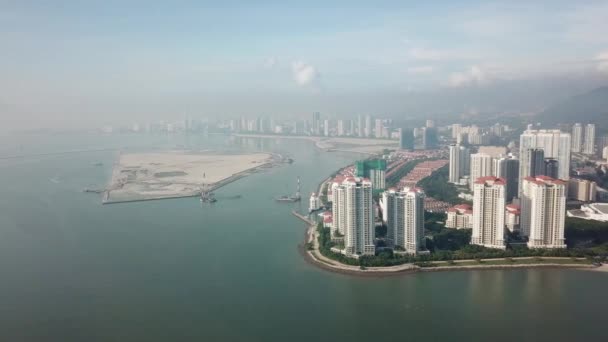 Recuperación aérea de tierras panorámicas Gurney Wharf y condominio en Quay Side . — Vídeo de stock