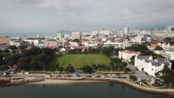 Letecký pohled Padang Esplanade pole před radnicí Penang. — Stock video