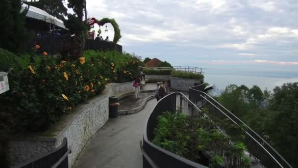 Besökare på Penang Hill på morgonen. — Stockvideo