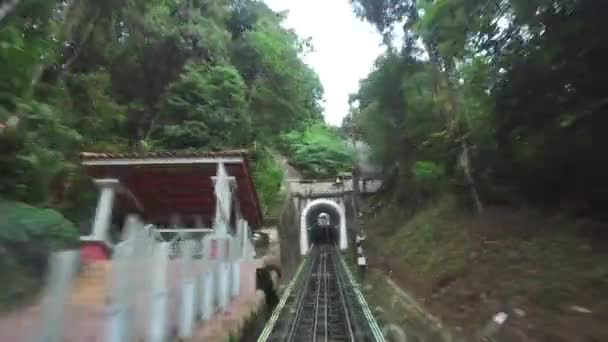 Zeitraffer-Seilbahn fährt auf Penang Hill hinunter. — Stockvideo