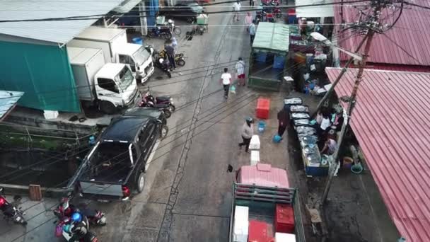 Luchtfoto ochtend markt door de kabel elektrisch. — Stockvideo