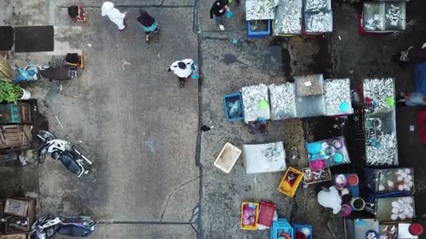 De arriba hacia abajo ver pescado puesto en pasar pagi mercado de la mañana . — Vídeo de stock