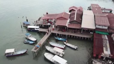 Hava turisti Chew Jetty 'yi ziyaret etti..