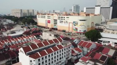 Prangin Alışveriş Merkezi 'nin önündeki hava manzaralı bina.