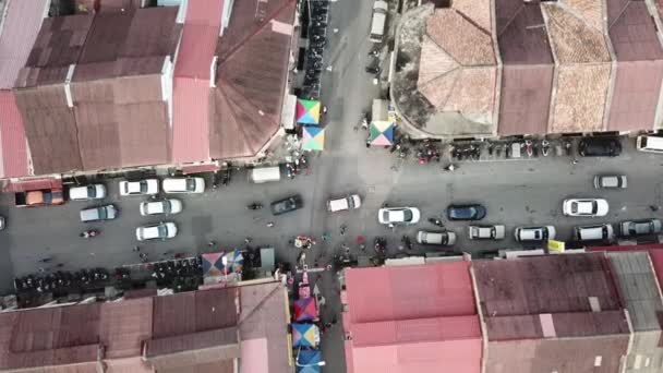 Vista de arriba hacia abajo cruce Jalan Kuala Kangsar y Lebuh Kimberly . — Vídeos de Stock