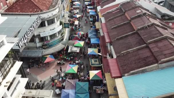 Walk @ Chowrasta ochtend markt met hawker kraam met kleurrijke tent. — Stockvideo