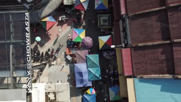 Chowrasta yakınlarında kalabalık ve ünlü bir sabah pazarı.. — Stok video