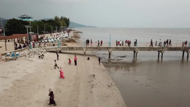 Pengunjung di Pantai Pantai Pantai Pantai Murni. — Stok Video