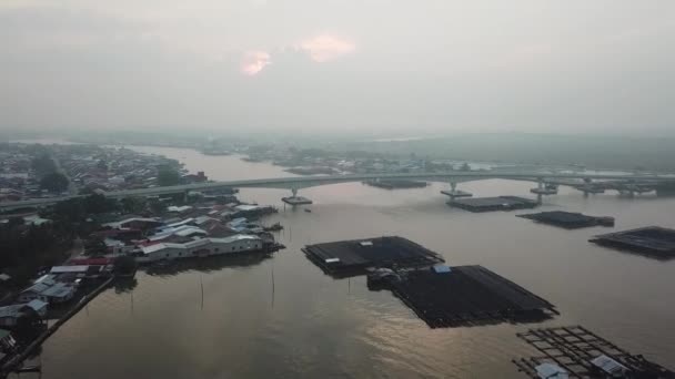 Luftaufnahme Jambatan Kurau über Sungai Kurau. — Stockvideo