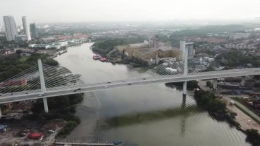 Aerial Prai Nehri Köprüsü. Butterworth Dış Halka Yolu 'nun (BORR) bir parçasıdır.).